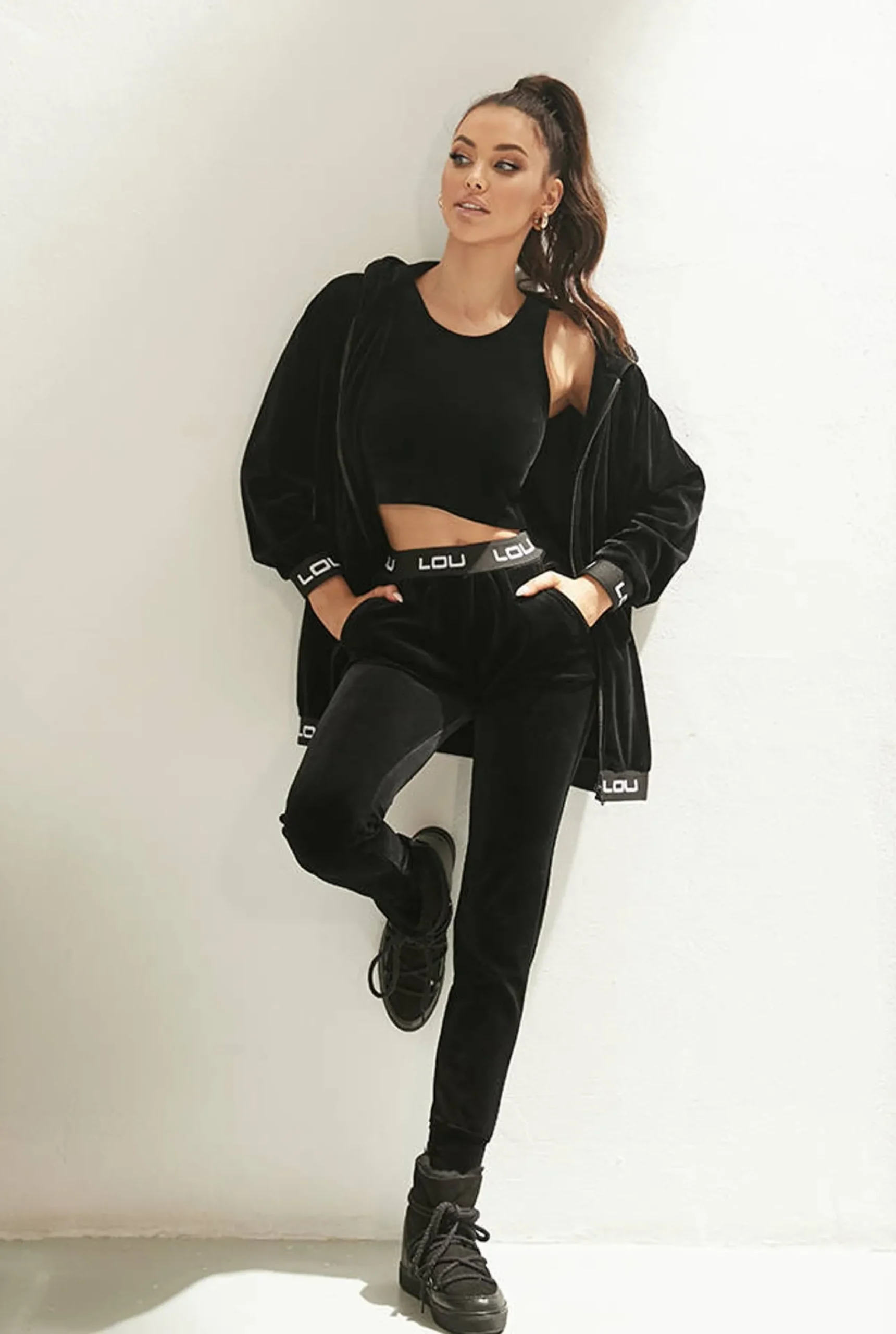 Outlet Missi - Three-Piece Velour Tracksuit With Logical Elastics Women Tracksuits