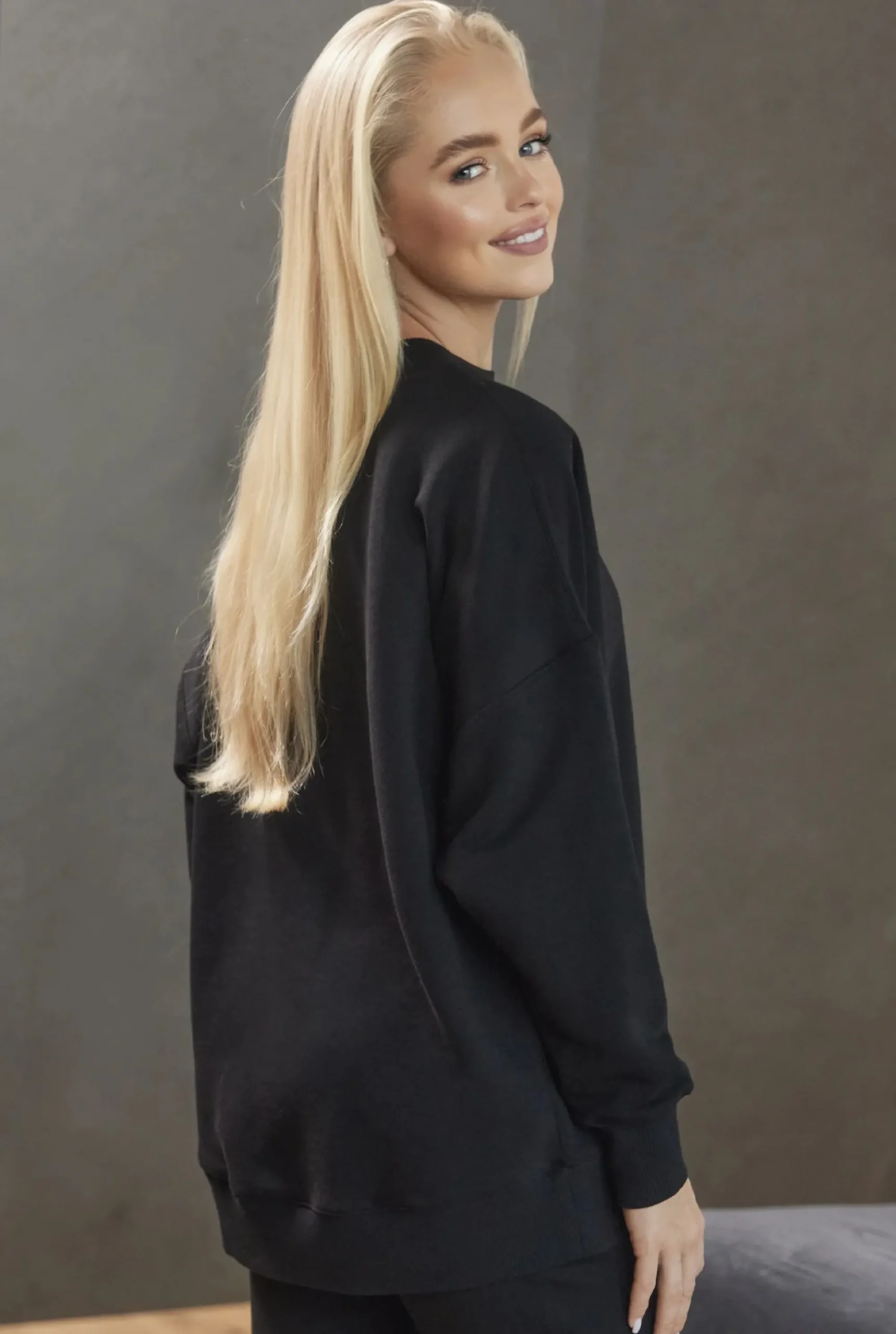 Fashion Saura Black - Lightweight, Comfortable Black Sweater With Logo Women Tracksuits
