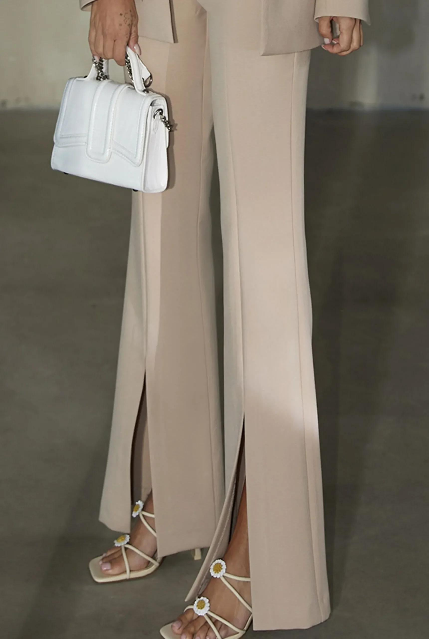 Store Yvonne Set - Beige Suit With A Female Outline Women Sets