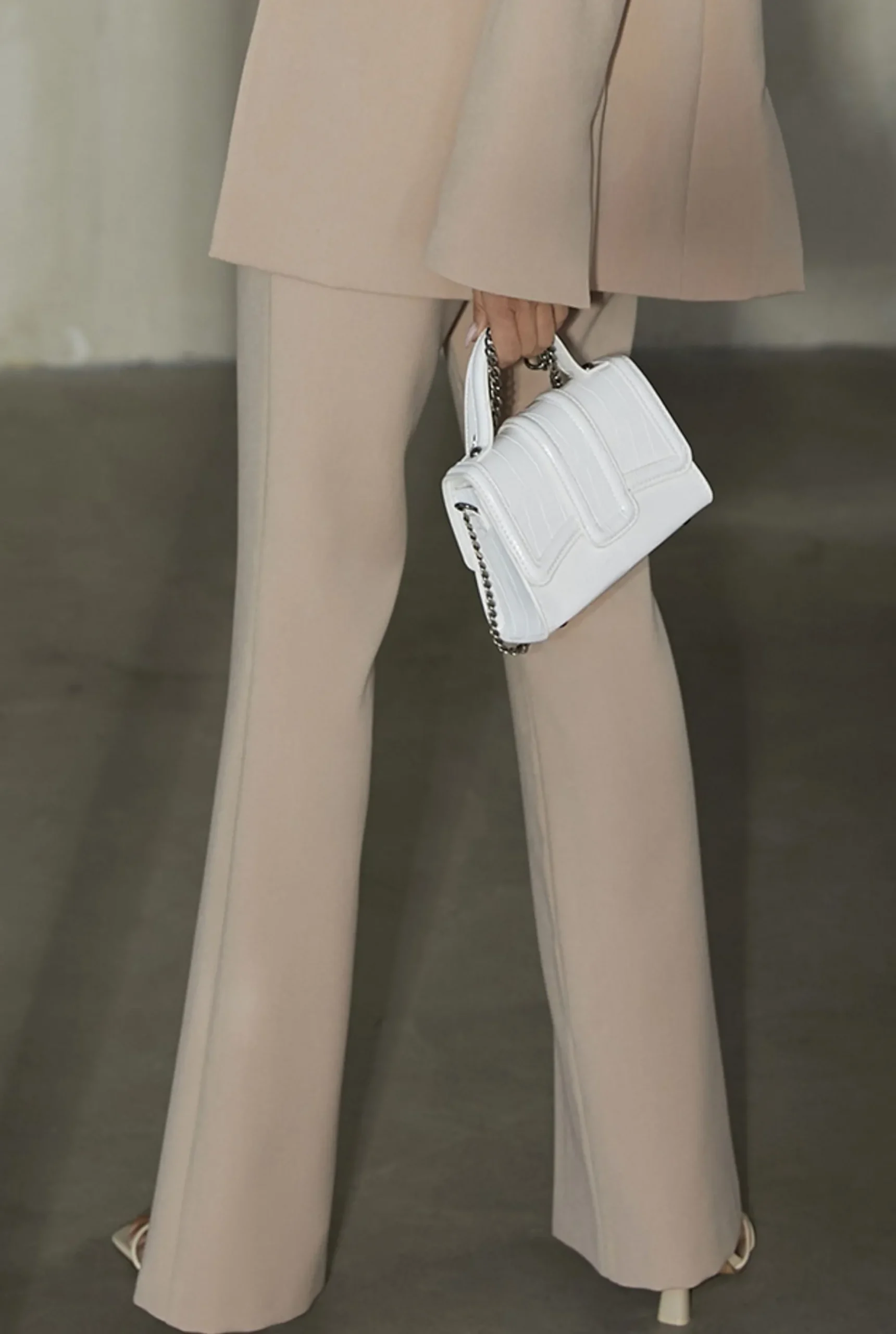 Store Yvonne Set - Beige Suit With A Female Outline Women Sets